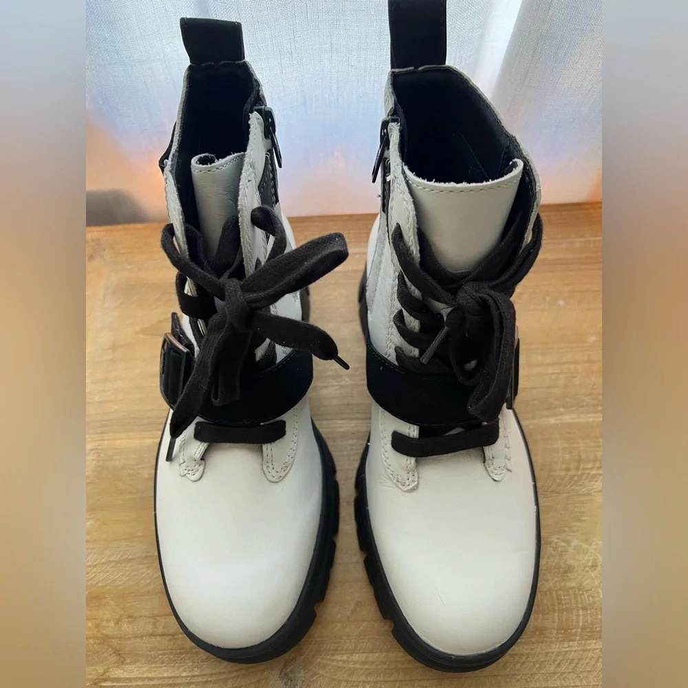 New UGG Ashton Lace Up In White Women’s Size 7 - Picture 4 of 14